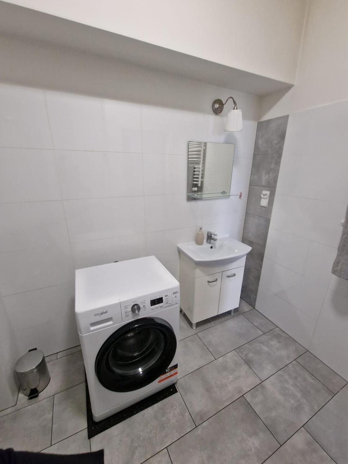 Apartament W Koninie Przy Ul. Wiosny Ludow コニン エクステリア 写真