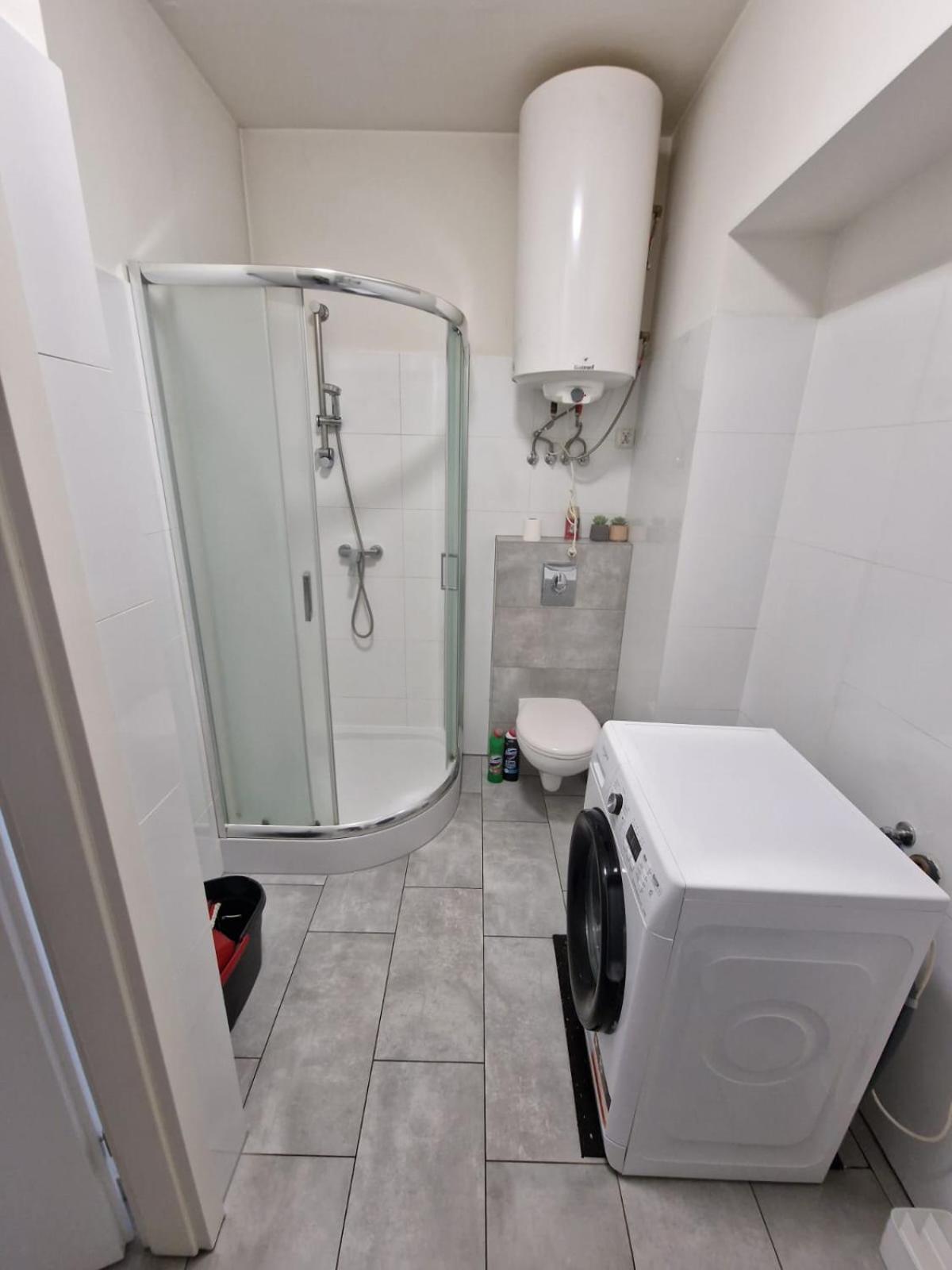 Apartament W Koninie Przy Ul. Wiosny Ludow コニン エクステリア 写真